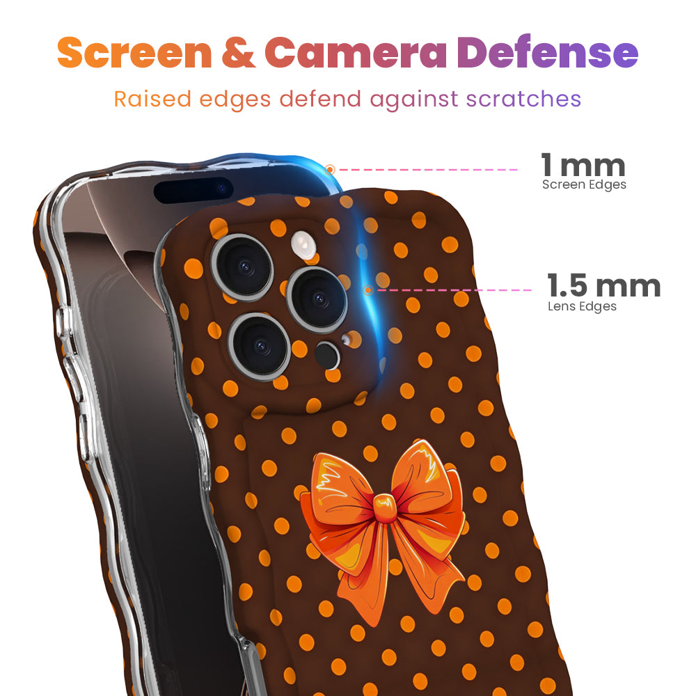 Screen and camera defense diagram for the Spotted Looking Cute iPhone case, showing the 1 mm raised screen edge and 1.5 mm raised lens edge that guard against scratches.