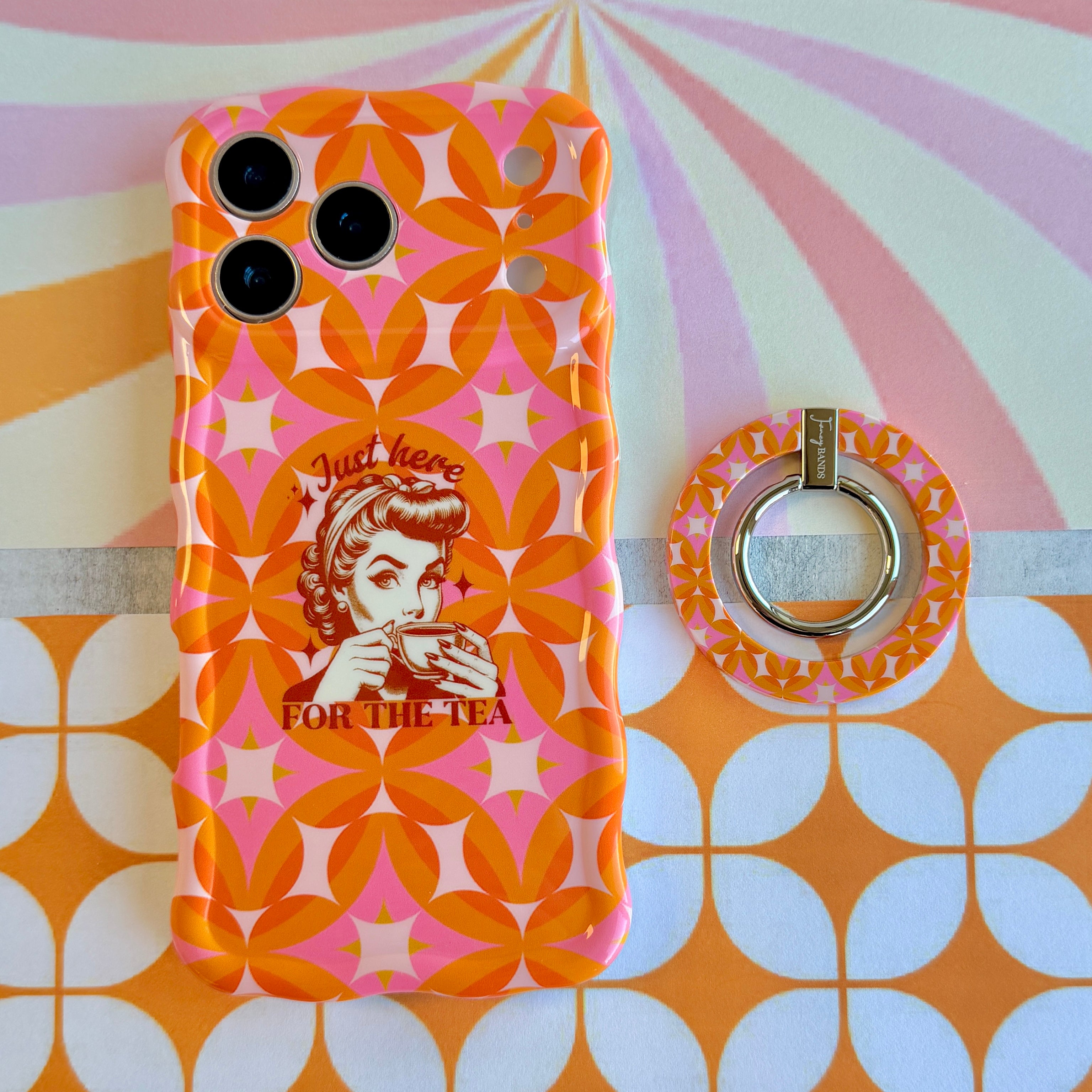 Gossip Girl Retro Edition 70s geometric pattern MagSafe phone grip ring with orange and pink interlocking circles compatible with iPhone and Samsung