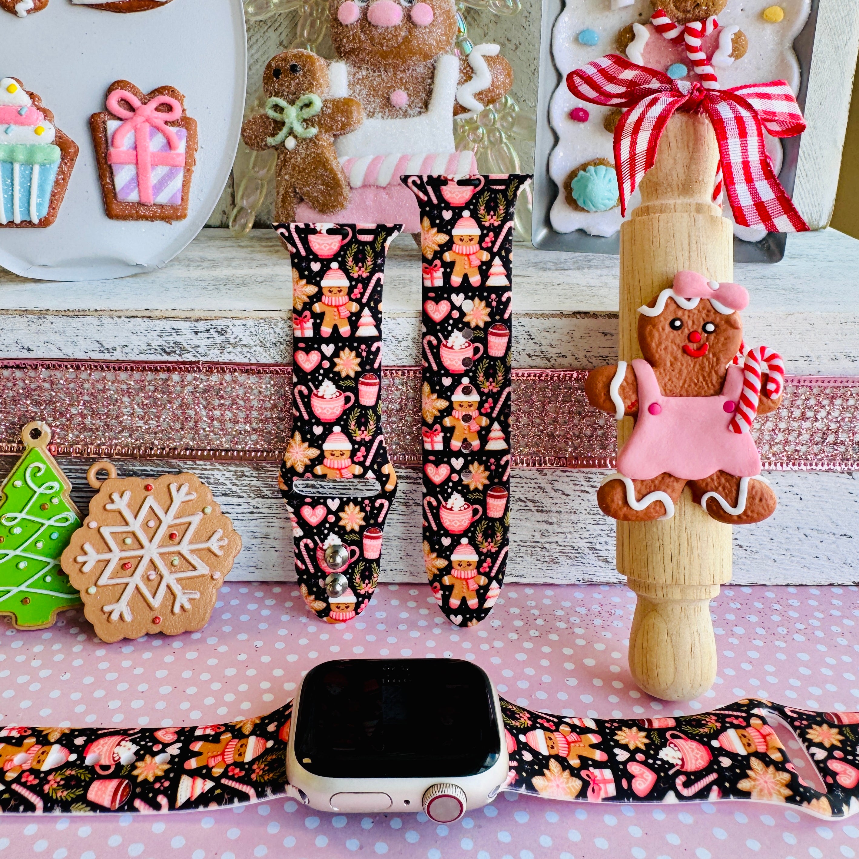 merry mugs & ginger hugs Christmas apple watch band – black silicone with cocoa mugs, gingerbread and candy canes; fits 38–49 mm