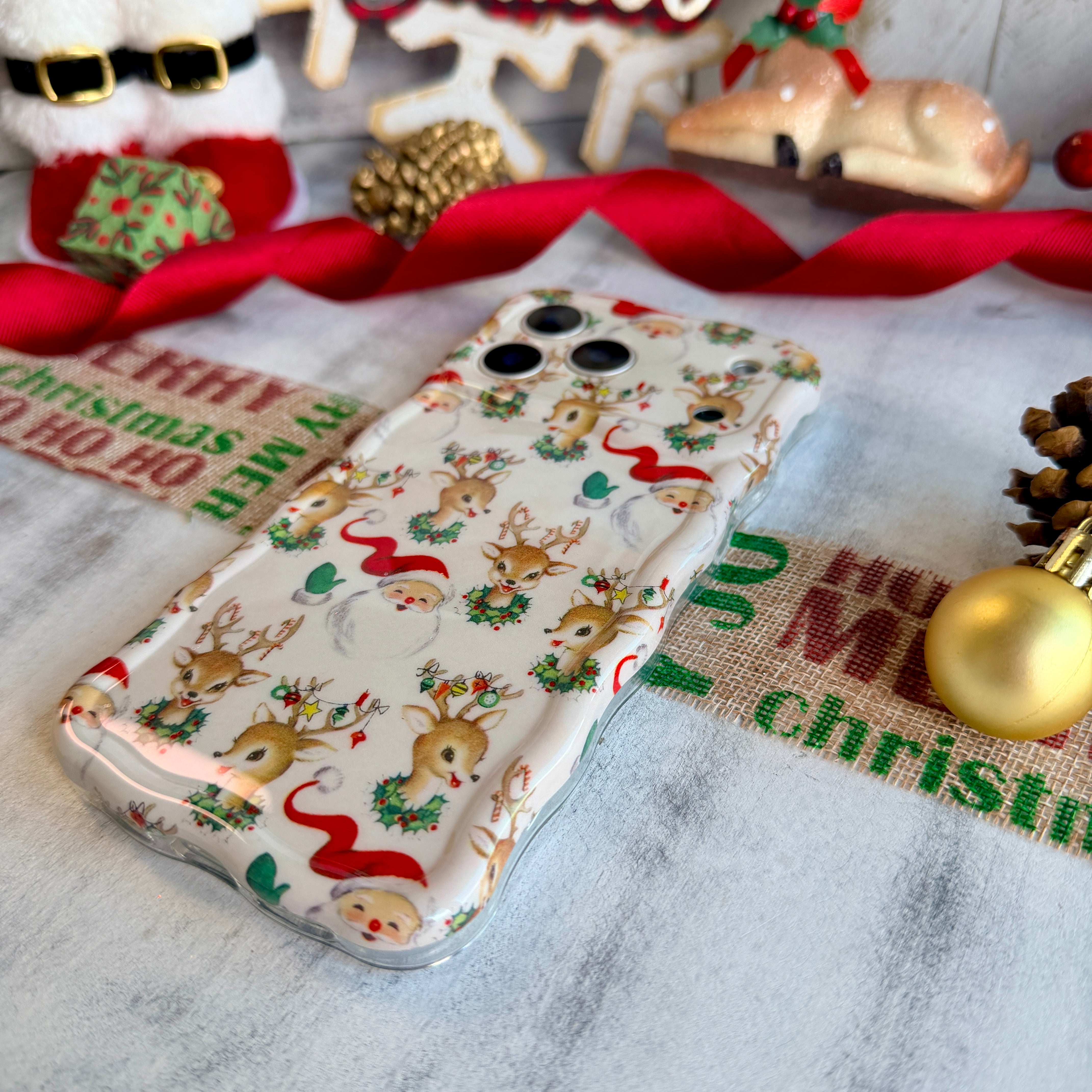 Wavy edge MagSafe iPhone cover — vintage Christmas artwork