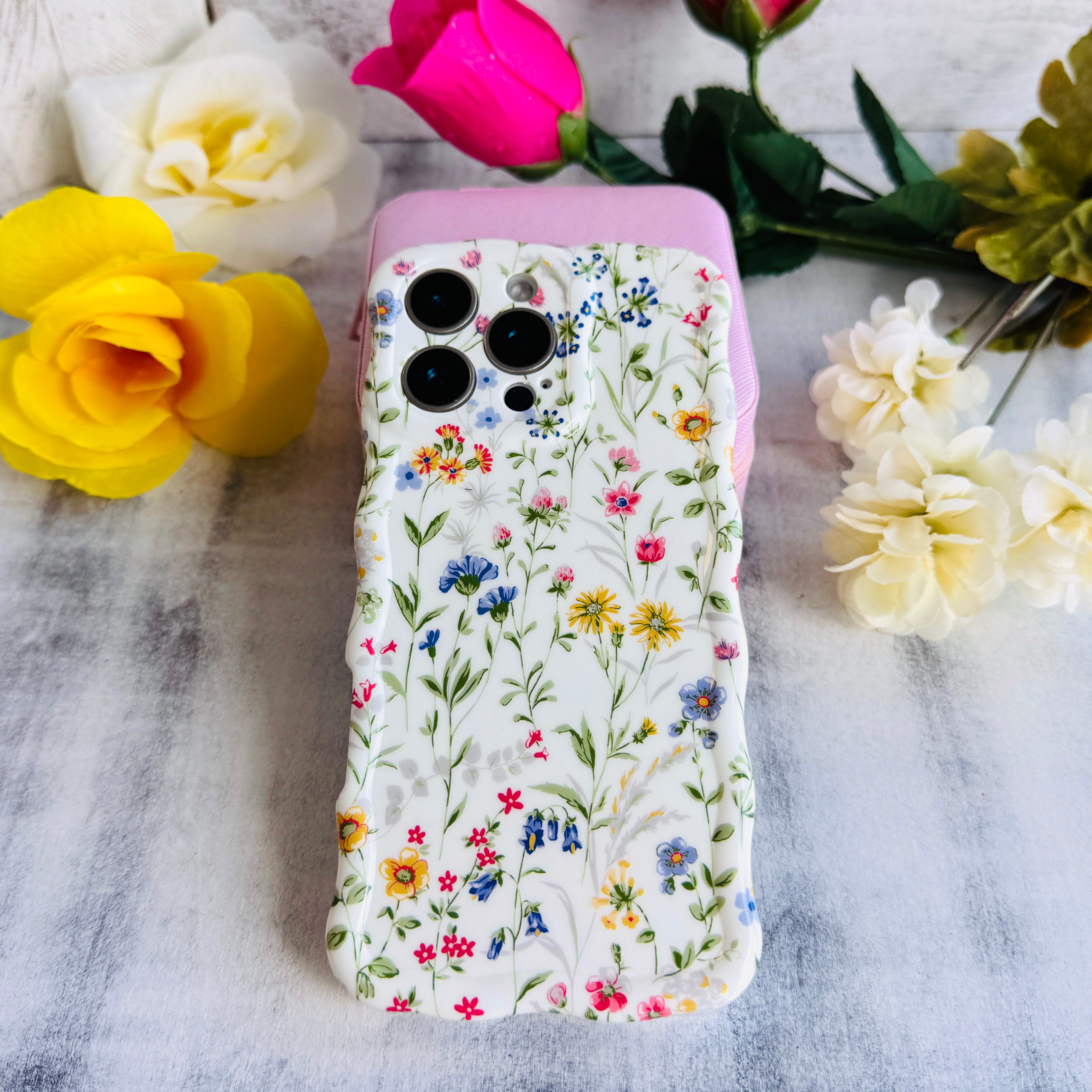 Pro Max Fake Wildflower Case Wildflowers Wavy Luxe MagSafe Case