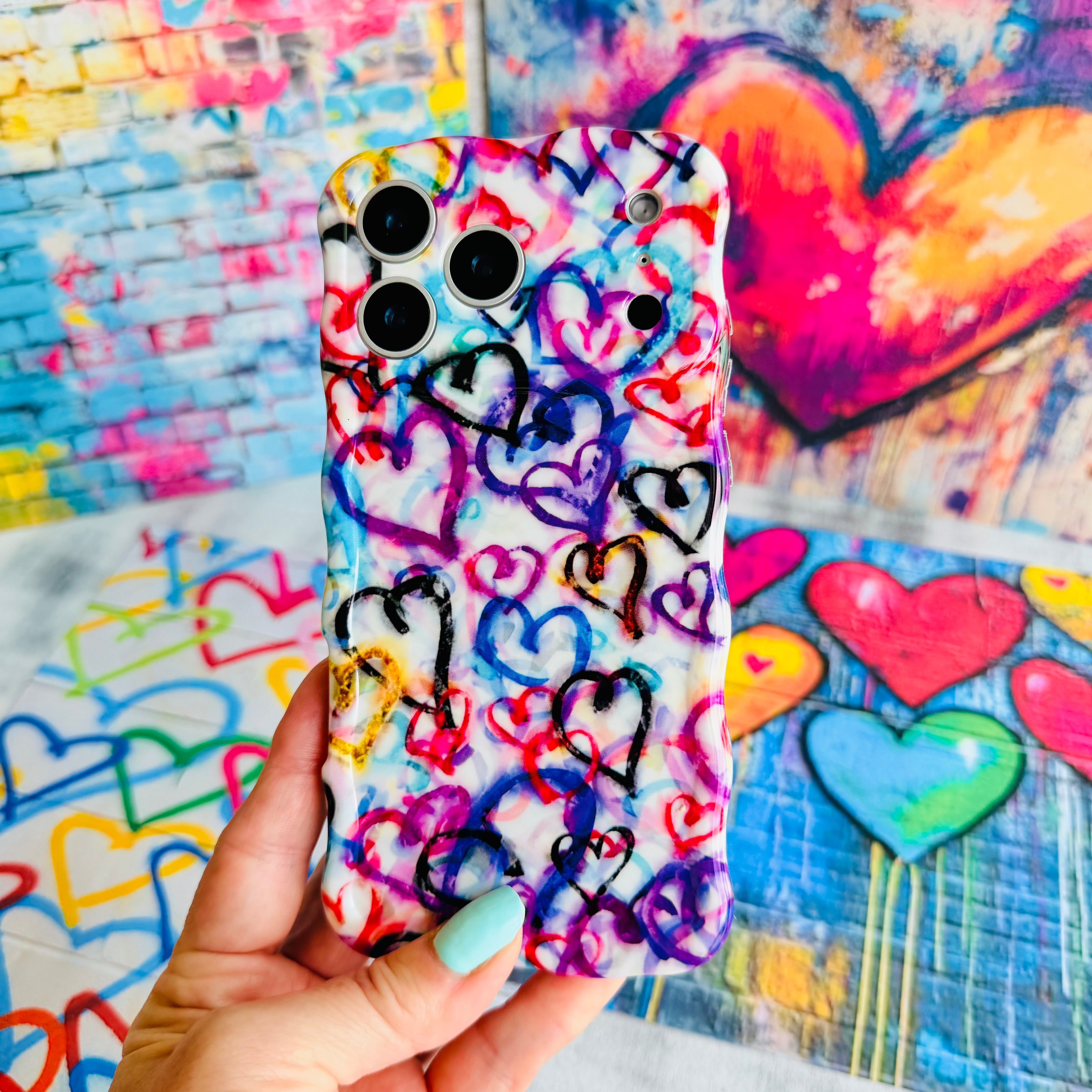 Love Out Loud Wavy Case | Graffiti Heart iPhone Cover – Fancy Bands