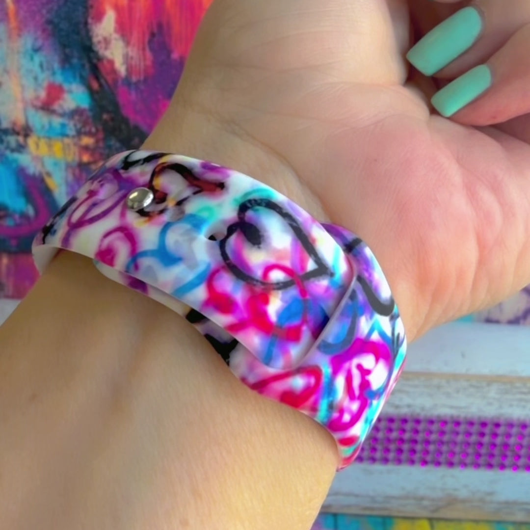 Bold graffiti heart silicone Samsung Watch band in pink, magenta, blue & teal. Street-art-inspired love print. Fits all Apple Watch models 38–49mm.