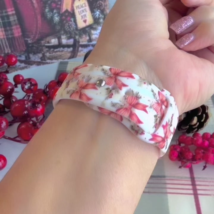 Video: Deck Yourself in Bows & Holly Samsung Galaxy Watch band worn with a rose gold Galaxy Watch, then both straps on a black jewelry box
