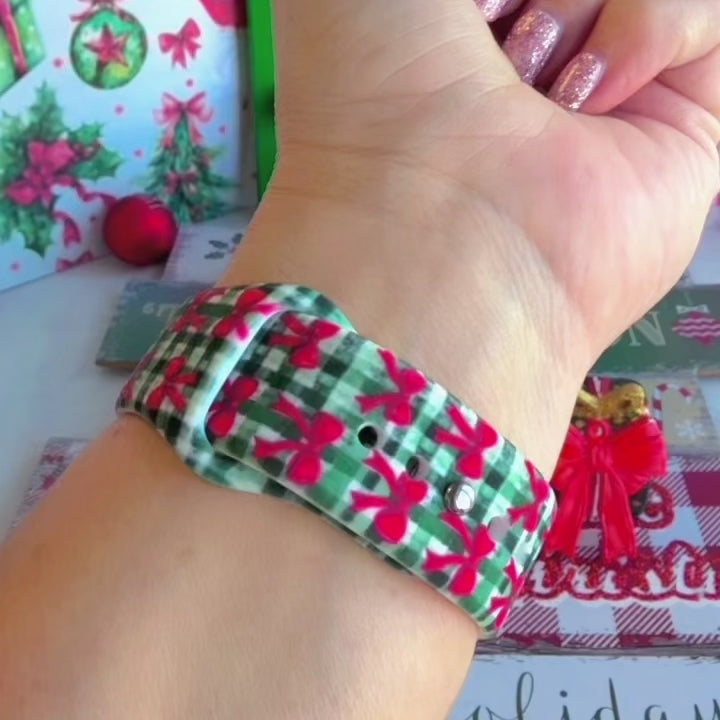 Video: Plaid Tidings & Bows Samsung Galaxy Watch band worn with a rose gold Galaxy Watch, then both straps on a black jewelry box